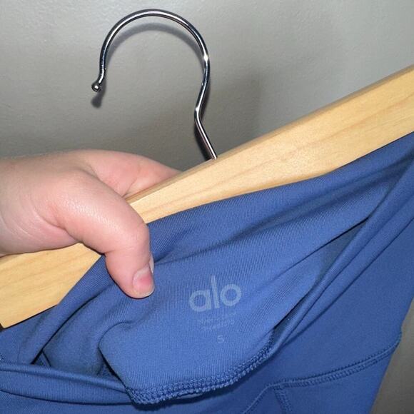 Alo Yoga Epic High Rise Sheer/Mesh Cut Out Leggings Cobalt Blue Size Small - Picture 3 of 6